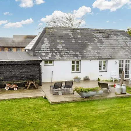 Feriehus Idyllic Retreat In *