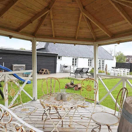 Idyllic Retreat In Feriehus