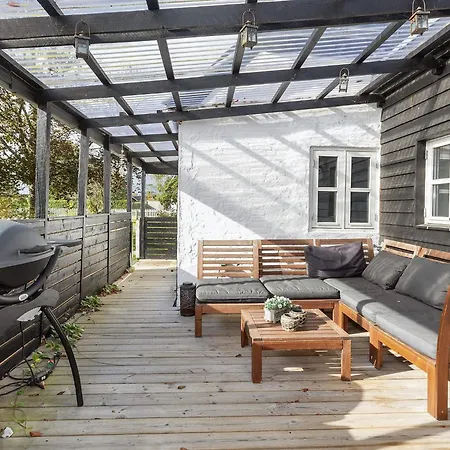 Idyllic Retreat In Feriehus