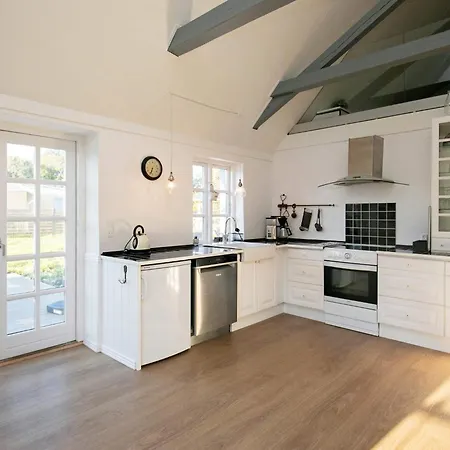 Idyllic Retreat In Feriehus