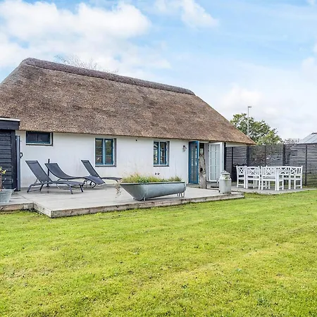 Idyllic Retreat In Feriehus