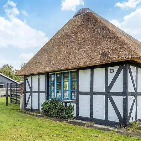 Idyllic Retreat In Feriehus *